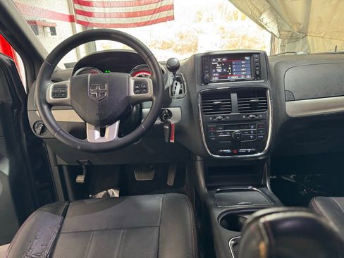 Used 2016 Dodge Grand Caravan R/T FWD image 17