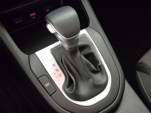 Used 2024 Kia Forte LXS image 32