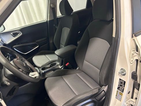 Used 2022 Kia Soul LX w/ Technology Package image 8