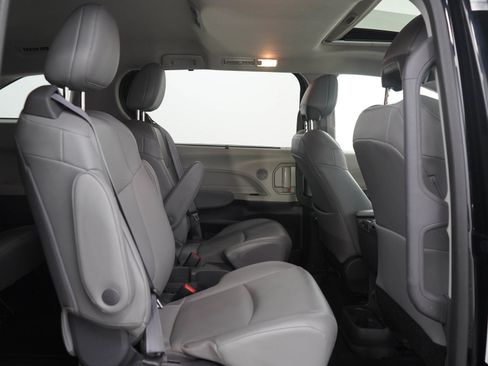 Used 2021 Toyota Sienna XLE AWD/4WD image 14