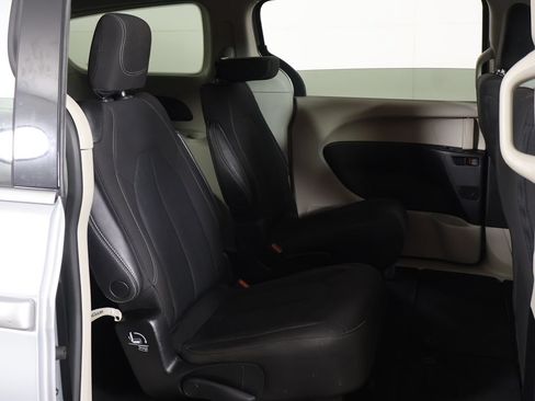 Used 2023 Chrysler Voyager LX FWD image 25