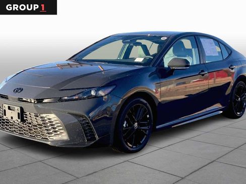 Used 2026 Toyota Camry SE image 1