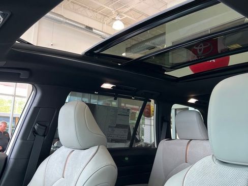 Certified 2024 Toyota Grand Highlander AWD Hybrid image 18