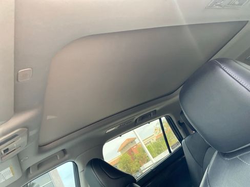 Used 2025 Toyota Highlander Platinum AWD/4WD image 12