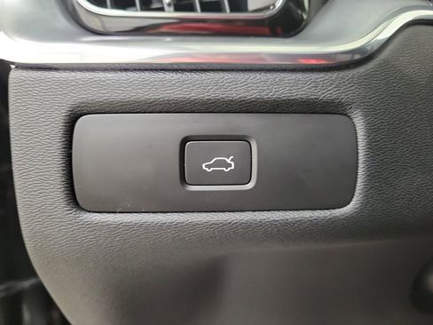 Certified 2025 Volvo XC40 B5 Plus image 33