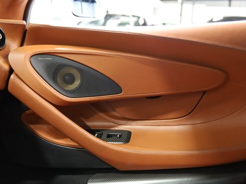 Used 2017 McLaren 570S RWD image 32