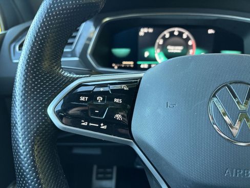 Used 2022 Volkswagen Tiguan SE R-Line image 40