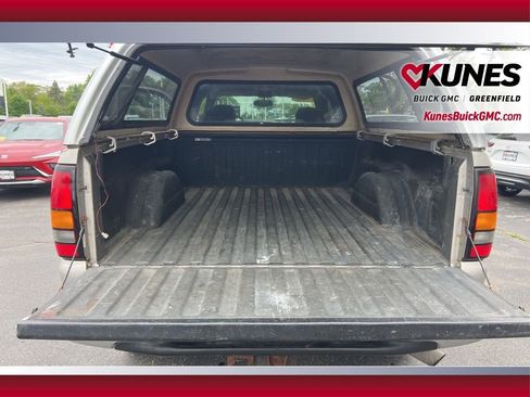 Used 2005 GMC Sierra 2500 SLE w/ Snow Plow Prep Package AWD/4WD image 38