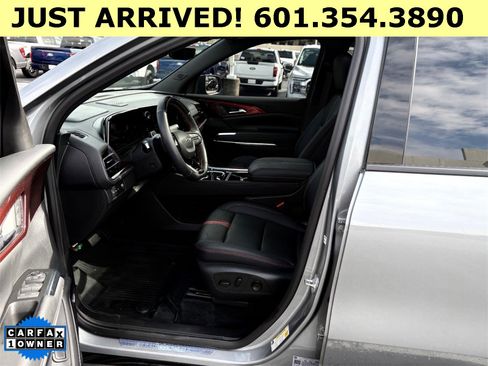 Used 2024 Chevrolet Traverse RS image 10