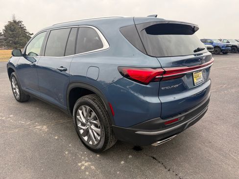 Used 2025 Buick Enclave Preferred image 3