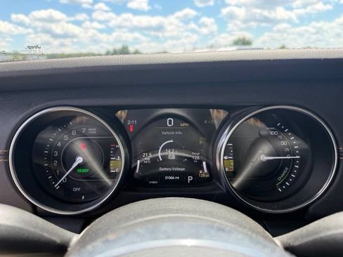 Used 2023 Jeep Wrangler Unlimited Sahara AWD/4WD image 16