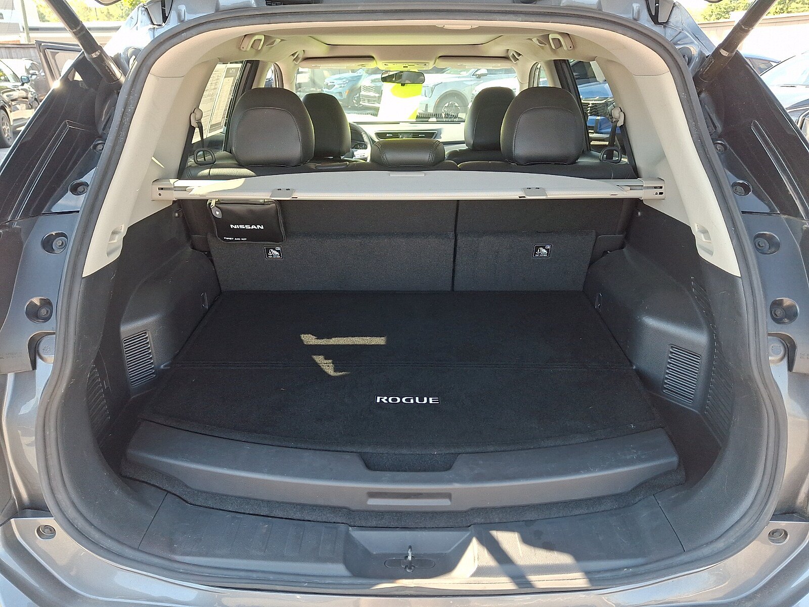 Used 2018 Nissan Rogue SV w/ Premium Package AWD/4WD image 30
