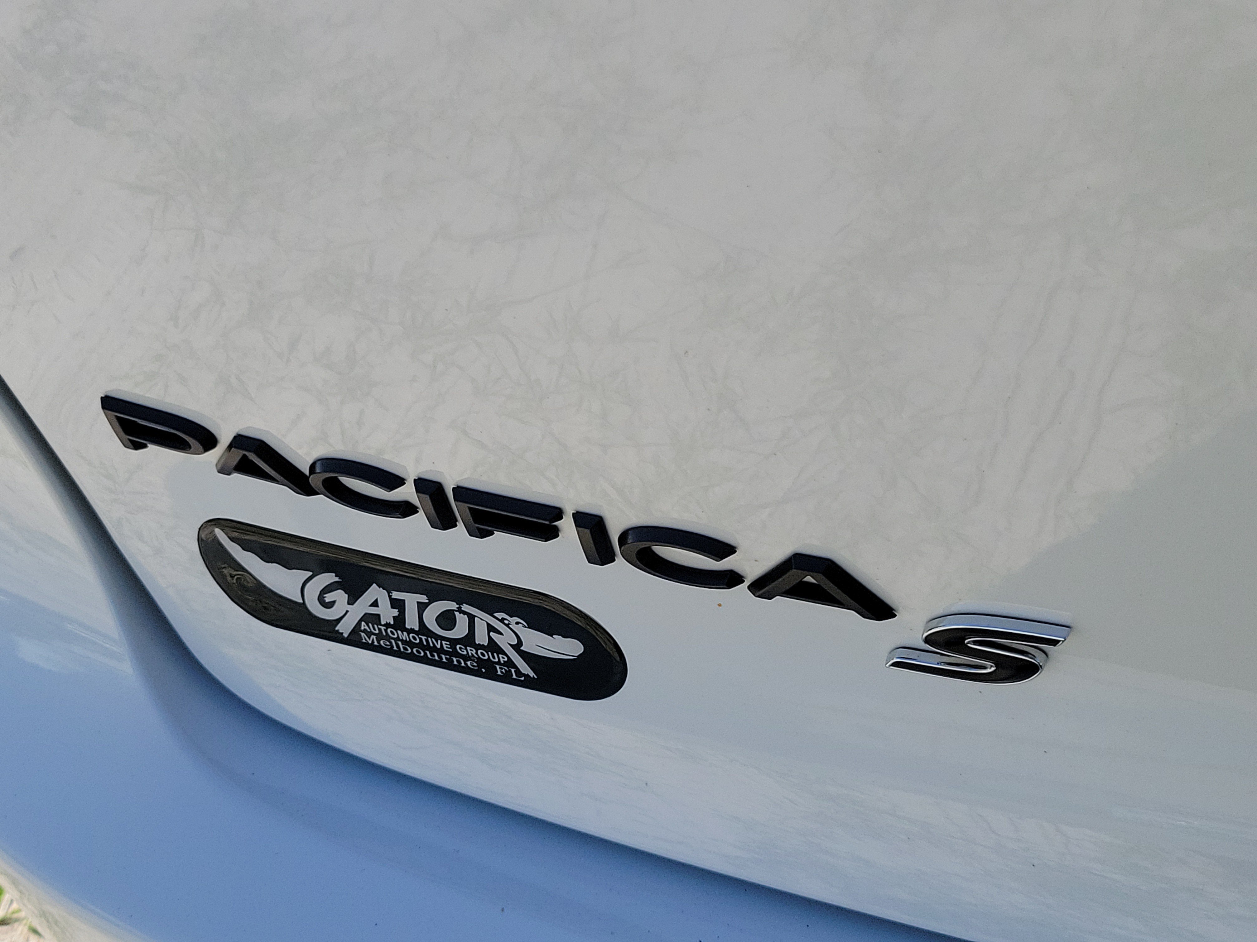 Used 2025 Chrysler Pacifica Limited FWD image 6