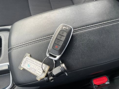 Used 2025 Nissan Sentra SV image 21