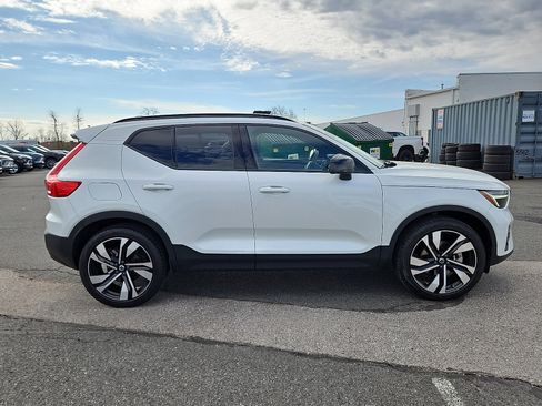 Certified 2023 Volvo XC40 B5 Plus w/ Protection Package Premier AWD/4WD image 7