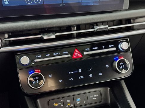 Used 2025 Hyundai Santa Cruz SEL image 18