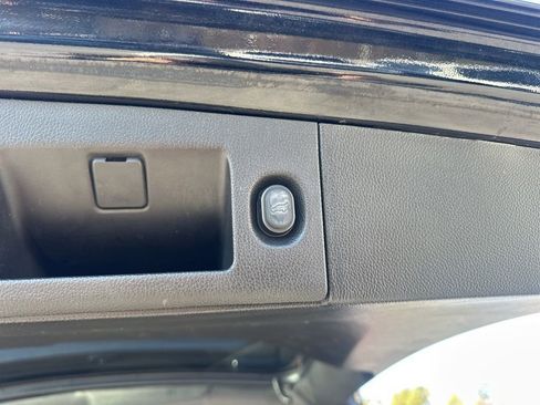 Used 2019 Cadillac Escalade Platinum image 35