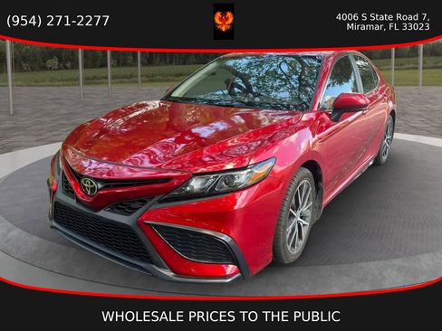 Used 2021 Toyota Camry SE FWD image 1