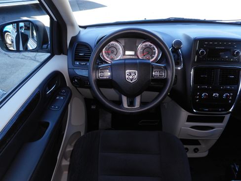 Used 2014 RAM C/V Tradesman FWD image 17