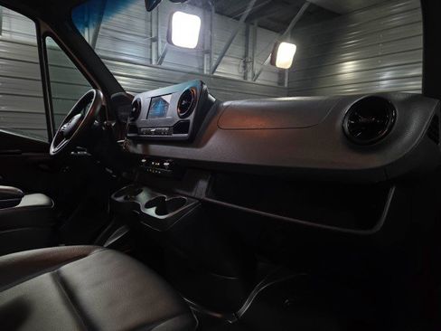 Used 2023 Mercedes-Benz Sprinter 2500 image 14