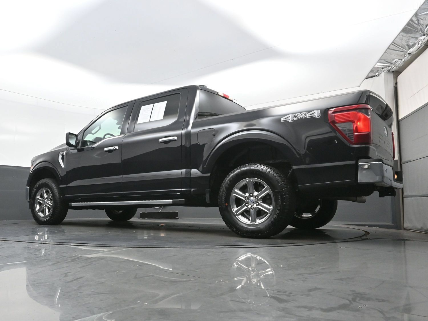 Used 2025 Ford F150 XLT w/ Equipment Group 301A Standard AWD/4WD image 27