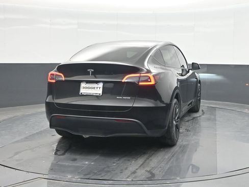 Used 2024 Tesla Model Y Long Range AWD/4WD image 23