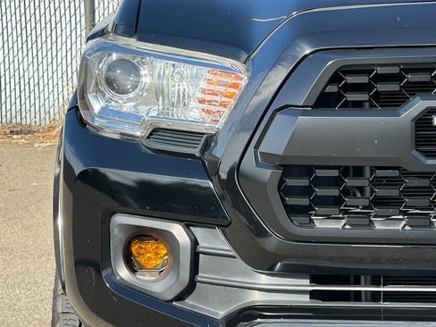 Used 2021 Toyota Tacoma SR5 w/ Technology Package AWD/4WD image 17