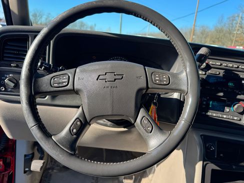 Used 2005 Chevrolet Avalanche Z71 w/ Sun And Sound Package image 17
