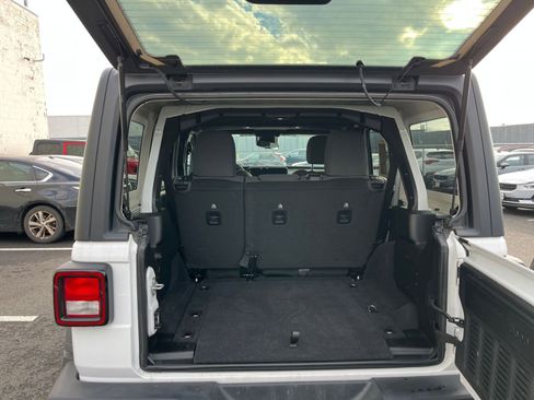 Used 2025 Jeep Wrangler Sport S image 30