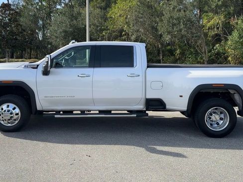 Used 2024 GMC Sierra 3500 SLT w/ SLT Premium Package image 5