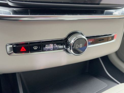 New 2026 Volvo XC90 T8 Ultra w/ Protection Package Premier AWD/4WD image 18
