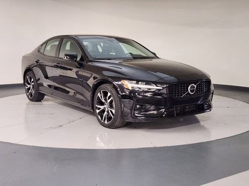 Used 2024 Volvo S60 B5 Core image 7