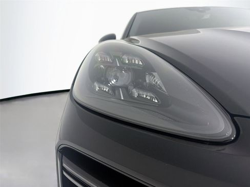 Certified 2022 Porsche Cayenne Turbo image 30