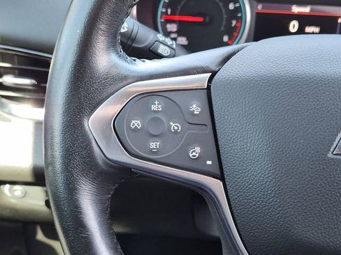 Used 2022 Chevrolet Traverse LT image 27