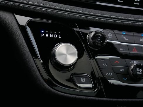 New 2026 Chrysler Pacifica Select AWD/4WD image 36