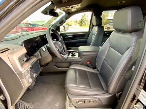 Used 2025 Chevrolet Suburban Z71 AWD/4WD image 21