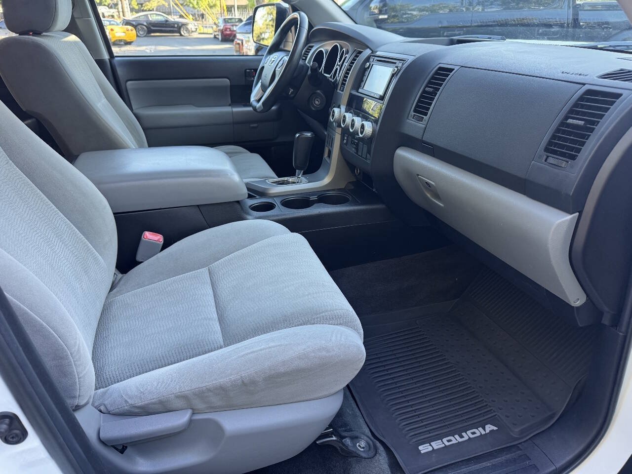 Used 2016 Toyota Sequoia SR5 AWD/4WD image 14