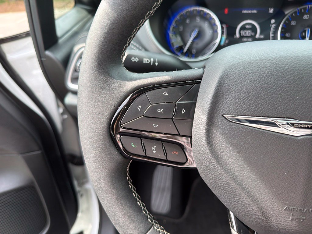 Used 2023 Chrysler Pacifica Touring-L w/ S Appearance Package AWD/4WD image 16