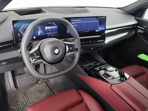 Used 2025 BMW 530i w/ Premium Package RWD image 6