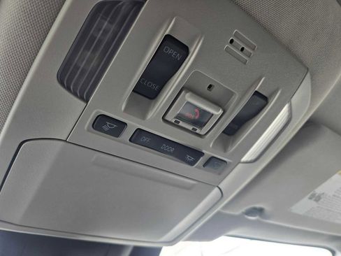 Used 2021 Toyota Highlander XLE image 35