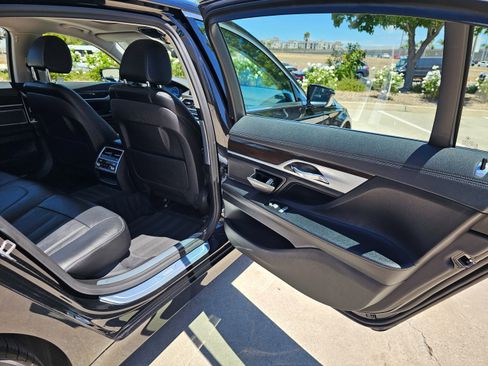 Used 2018 BMW 740i image 30