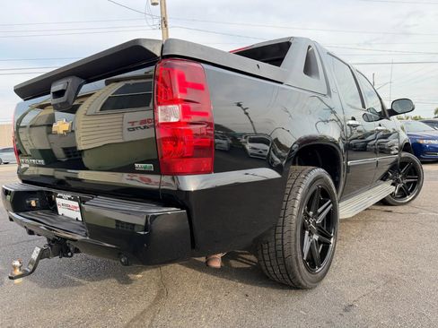 Used 2011 Chevrolet Avalanche LTZ image 14