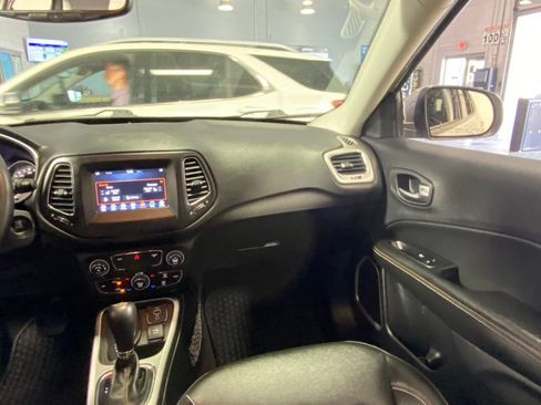 Used 2018 Jeep Compass Latitude w/ Popular Equipment Group AWD/4WD image 29