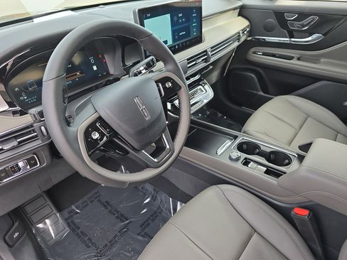 New 2026 Lincoln Corsair Premiere image 15