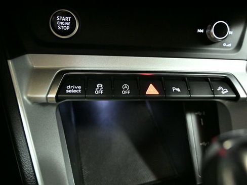 Used 2023 Audi Q3 2.0T Premium image 27