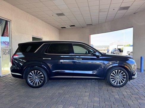 Used 2024 Hyundai Palisade Calligraphy image 5