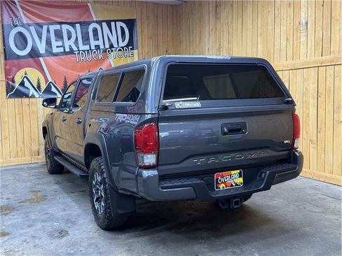 Used 2017 Toyota Tacoma TRD Off-Road AWD/4WD image 7