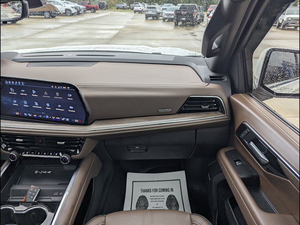 Used 2025 Chevrolet Suburban High Country AWD/4WD image 4