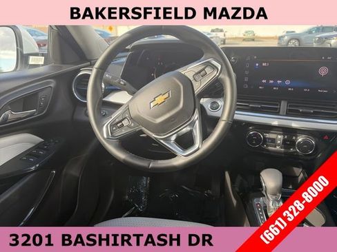 Used 2025 Chevrolet Trax LT w/ LT Convenience Package image 13