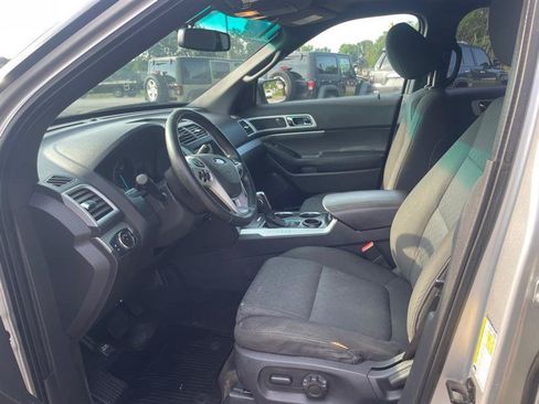 Used 2011 Ford Explorer XLT w/ 201A Rapid Spec Order Code FWD image 9